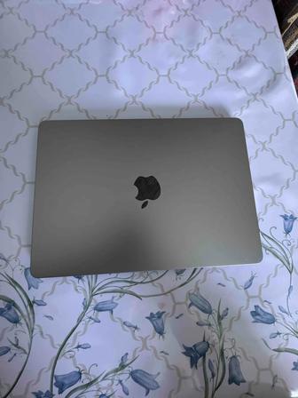 Macbook Air M2 , 2025