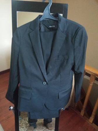 Продам костюм брючный женский