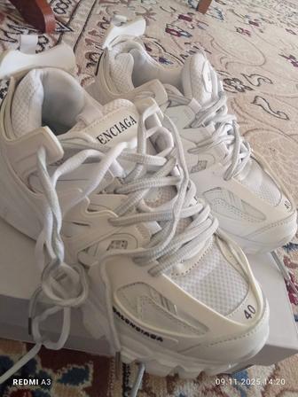 Продам кроссовки подростковая