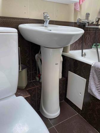 Продам раковину на пьедестале со смесителем