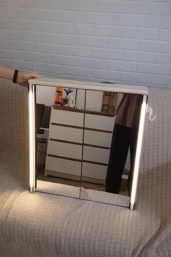 Зеркальный шкаф в ванную с LED-подсветкой (двухстворчатый)