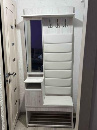 Продам вешалку в прихожую с обувницей