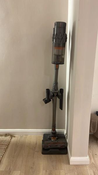 Продам вертикальный пылесос