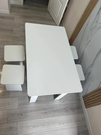 Продаем стол со стульями