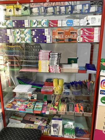 Шкаф стеллаж стеклянный