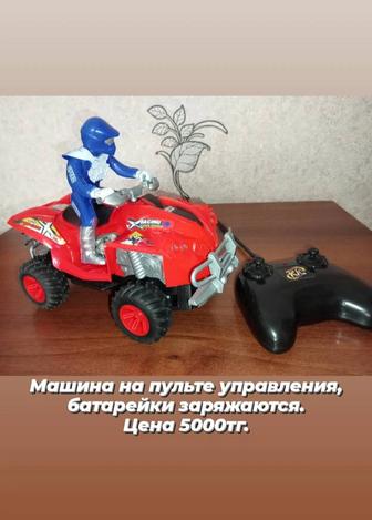 Продаю игрушку машинку