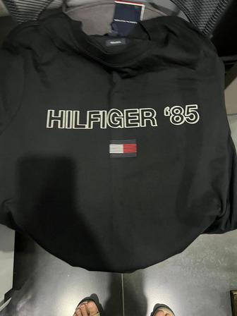 Продается оригинальная футболка Tommy Hilfiger.