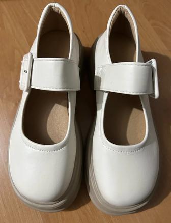 Бежевые туфли