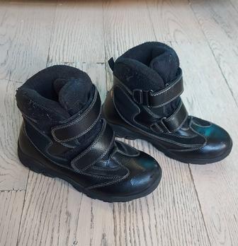 Продаю высокие зимние детские ботинки на мальчика р.31, б/у