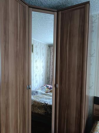 Продам шкаф угловой, тумба прикроватная