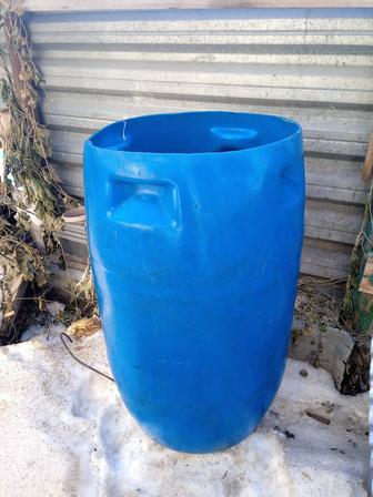 Продам пластиковые бочки 200 л б/у