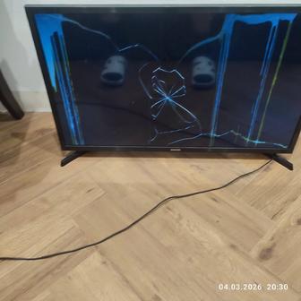 Продам телевизор на запчасти, экран поврежден .