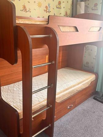 Продам двухъярусную кровать