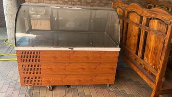 Продам витриные холодильники