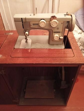 Машина швейная Подольск-142