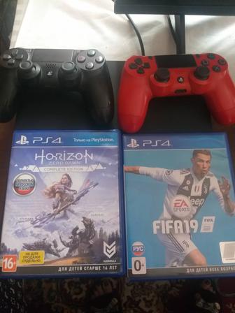 Продаю игровую приставку ps4.