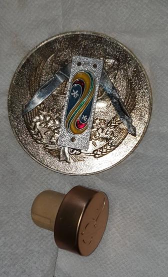 Продам очень маленький пирочийный ножик и пилка для ногтей.