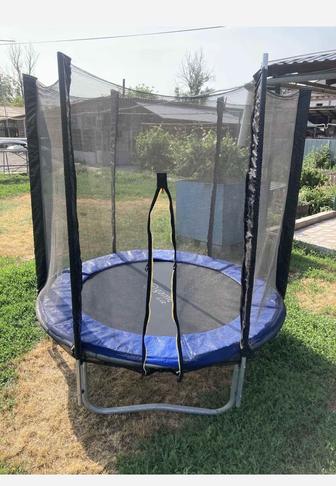 Продам батут в хорошем состоянии