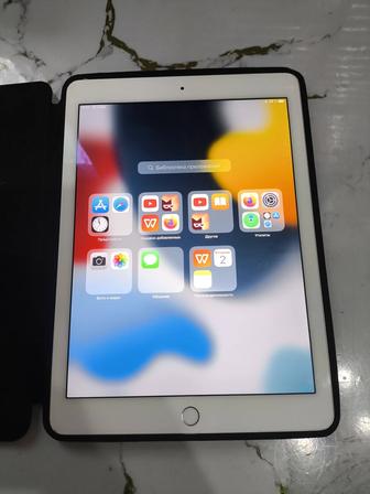 IPAD Air второе поколение/белый/отпечаток/чехол/СУПЕР СОСТОЯНИИ.