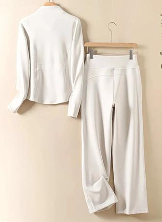 продам повседневный костюм 44 размер