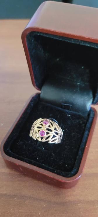 Золотое кольцо с рубинами проба 585