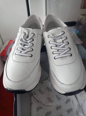 Кросовки женские