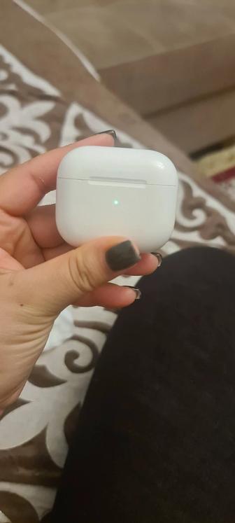 Продам Наушники Apple AirPods 3 with Lightning/Wireless Charging белый