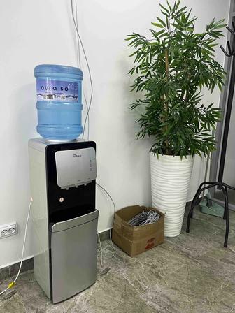 Искусственный растения с горшком