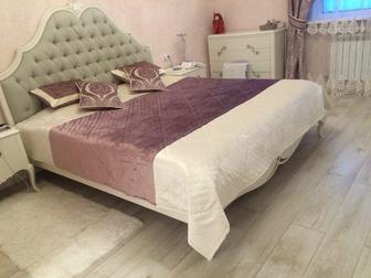 Текстиль в спальню (портьеры, покрывало и подушки)