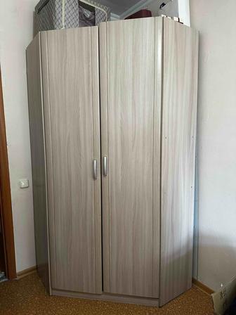 Угловой шкаф.