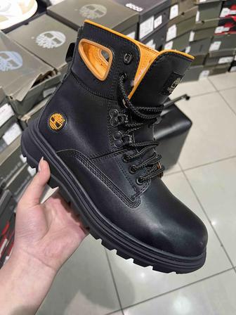 продаю зимние ботинки Timberland новые 40 размер маломерка