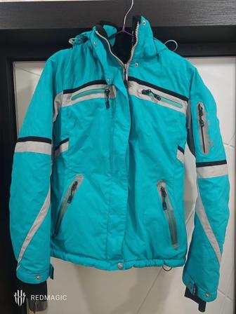 Продаю лыжный костюм.