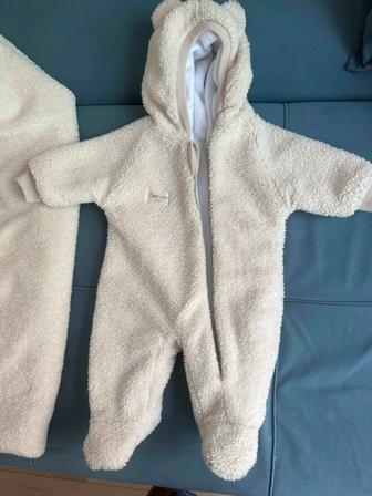Продам комбинезон на выписку