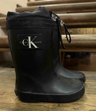 Сапоги резиновые Calvin Klein. Состояние хорошее. Размер 25. Цена 15000.