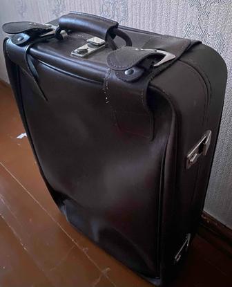 Продам чемодан