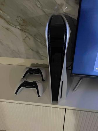 Sony PlayStation 5 с играми в идеальном состоянии
