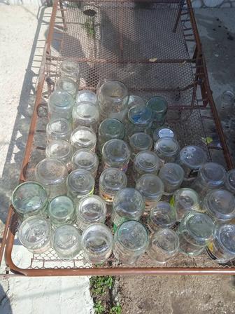 Продам банки недорого разногоразмера,резьбовые и не резьбовые 2-л 1-л