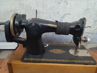 Продам швейную машинку
