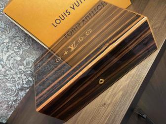 Портсигар из красного дерева Louis vuitton humidor