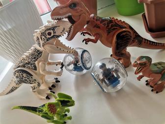 Фигурки динозавров и персонажей Jurassic World. Конструктор LEGO.