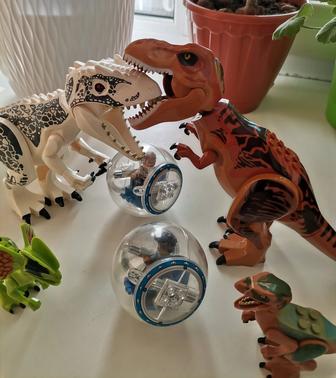 Фигурки динозавров и персонажей Jurassic World. Конструктор LEGO.