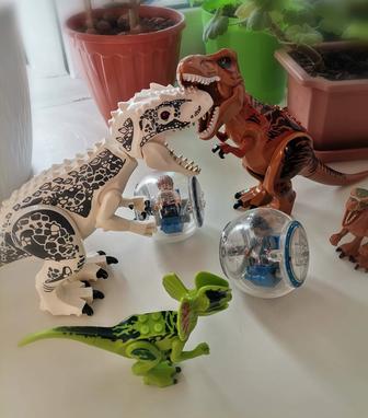 Фигурки динозавров и персонажей Jurassic World. Конструктор LEGO.