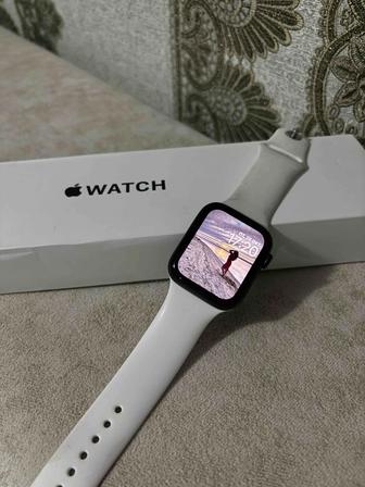 Часы Apple Watch se 2022 44 мм