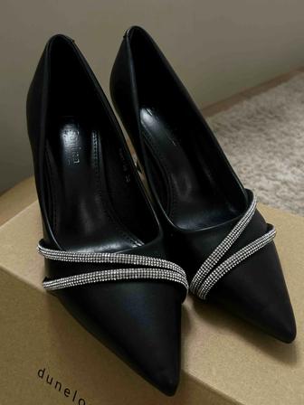 Чёрные лодочки с кристальными ремешками (размер 36)