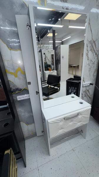 Зеркало с тумбой