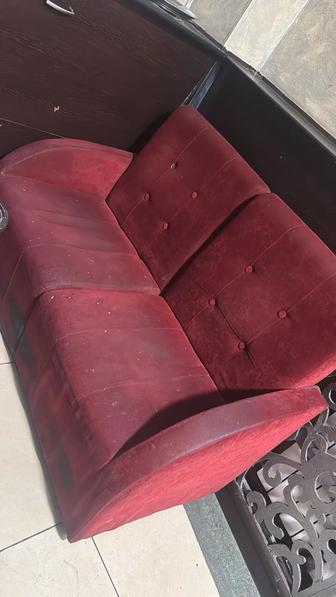 Отдам даром диван