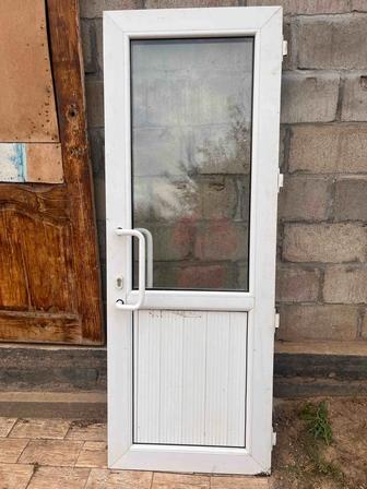 Дверь пластиковый