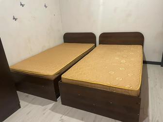 Продам кровати и письменный стол