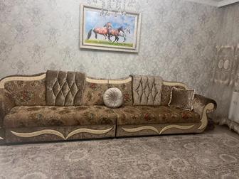 Диван, люстра, шифоньер