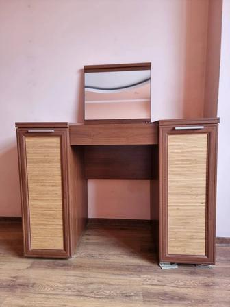 Туалетный столик, столик для визажа, комод, шкаф